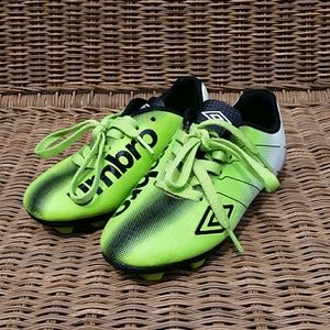 UMBRO Boys Arturo soccer boots size 12